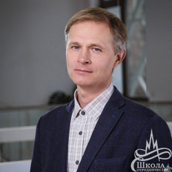 Настоящие (действующие) ученые редко работают в школе.